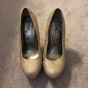 Gold sparkly close toed heels